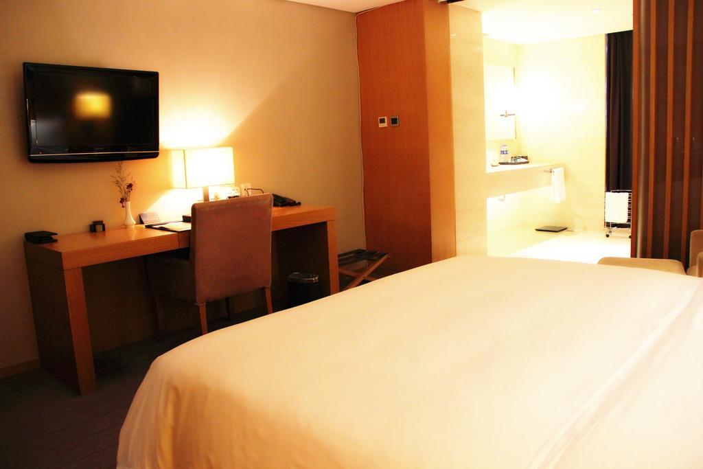 Shenyang Tianfeng International Hotel Exterior photo